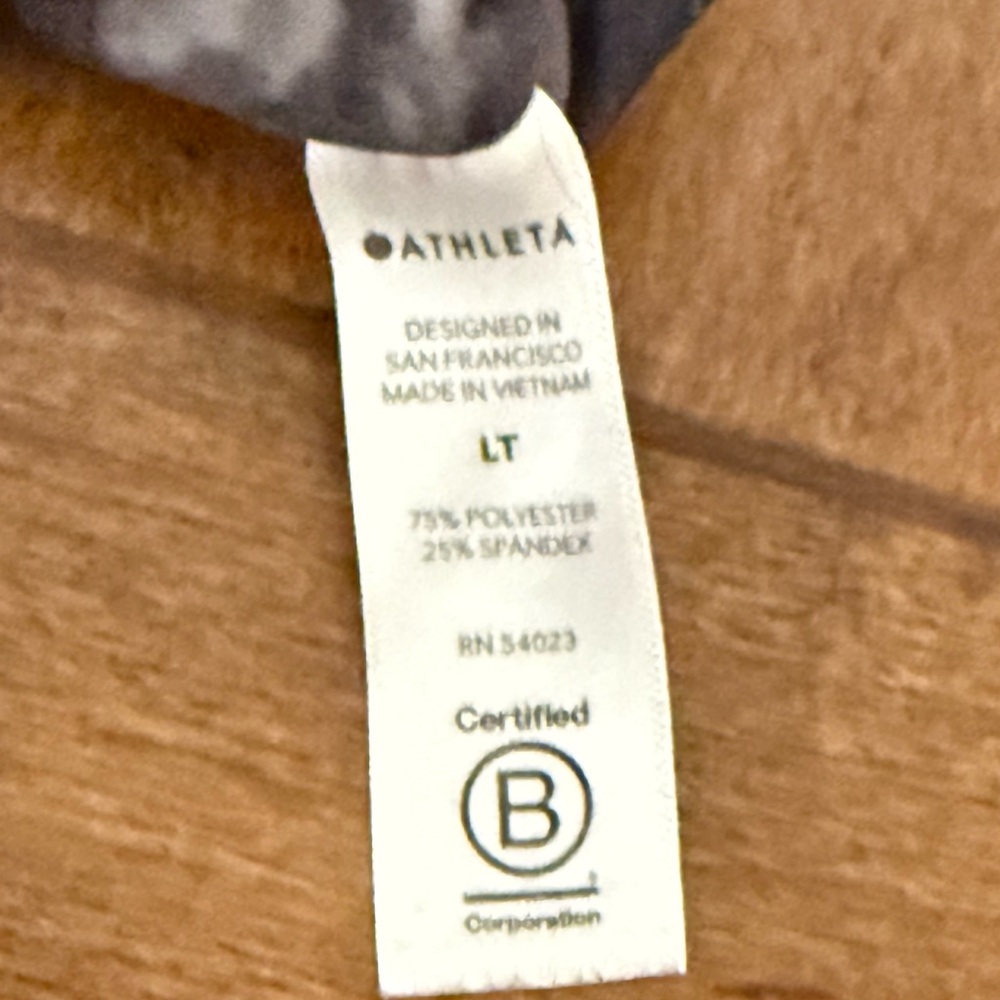 Athleta Black and Gray Patterned Leggings - Picture 8 of 8
